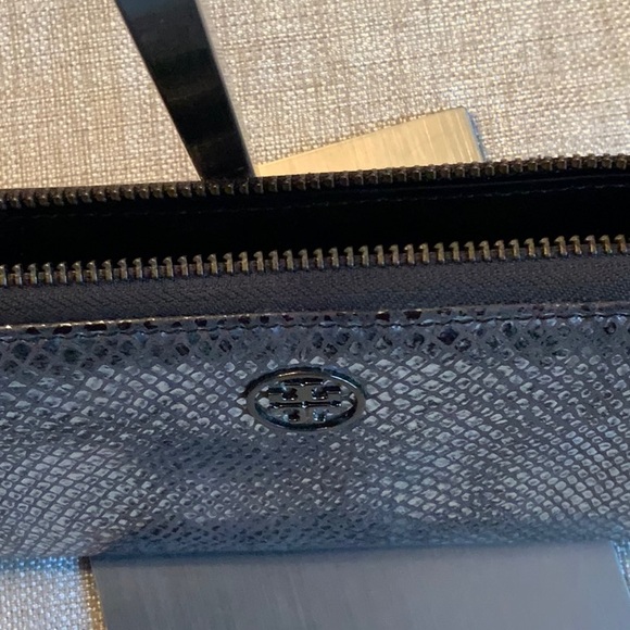 Tory Burch Black Snake-Embossed Zip Wallet GUC Brown shimmer - Picture 5 of 15